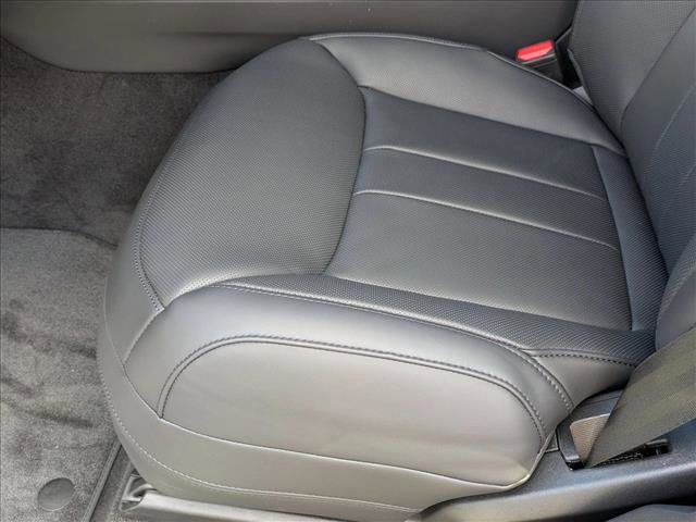 Used 2025 Land Rover Range Rover Sport SE AWD/4WD image 4