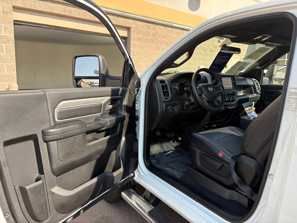 Used 2024 RAM 3500 Tradesman w/ Chrome Appearance Group AWD/4WD image 11