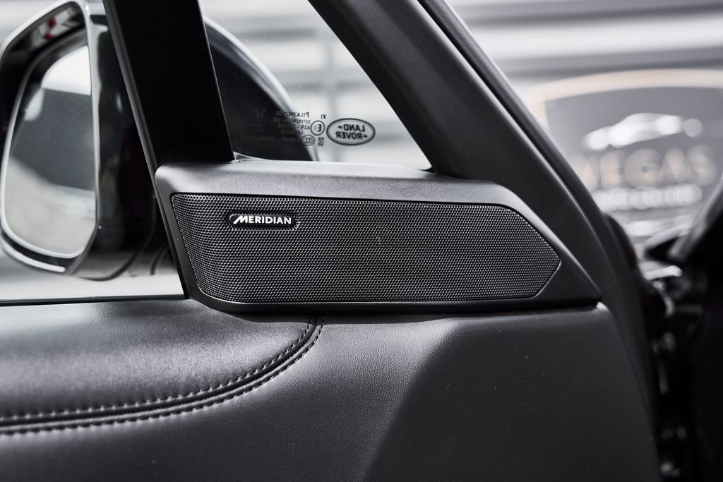 Used 2025 Land Rover Range Rover Long Wheelbase SE image 30