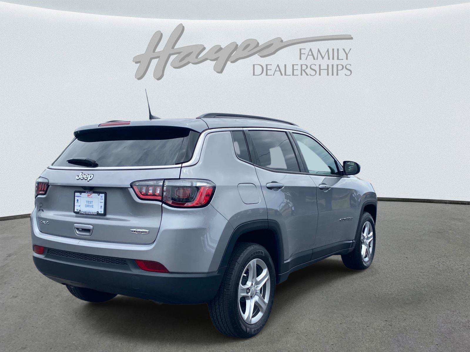 Used 2023 Jeep Compass Latitude AWD/4WD video 3