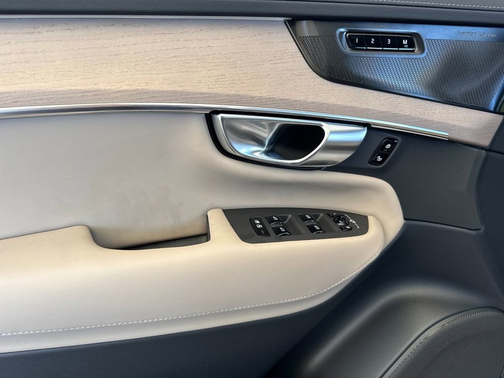 New 2026 Volvo XC90 B6 Plus w/ Protection Package Premier image 10