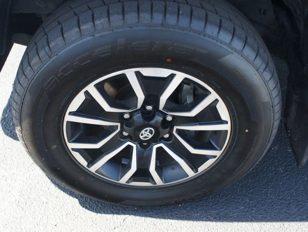 Used 2021 Toyota Tacoma TRD Sport AWD/4WD image 24