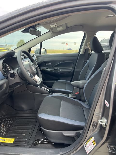 Used 2025 Nissan Versa SV w/ Trunk Package FWD image 9