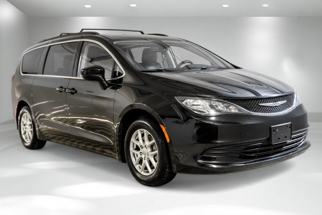 Used 2020 Chrysler Voyager Lxi image 5