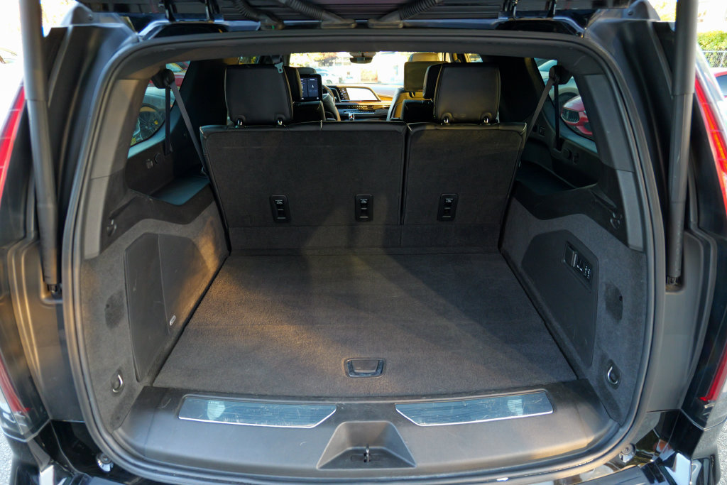 Used 2021 Cadillac Escalade ESV Premium Luxury w/ Driver Assist Tech Package AWD/4WD image 57