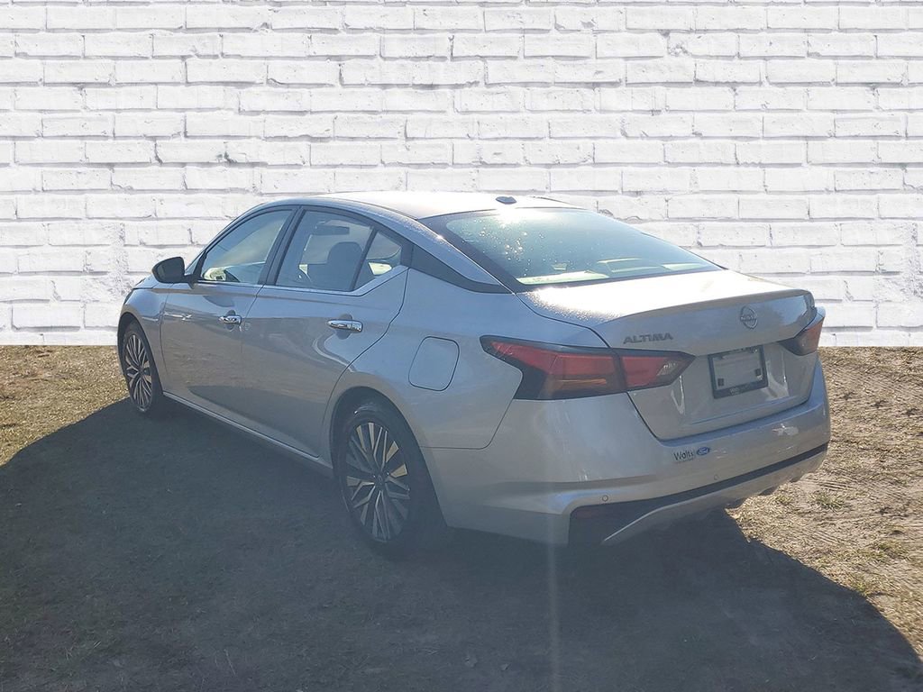 Used 2024 Nissan Altima 2.5 SV image 3
