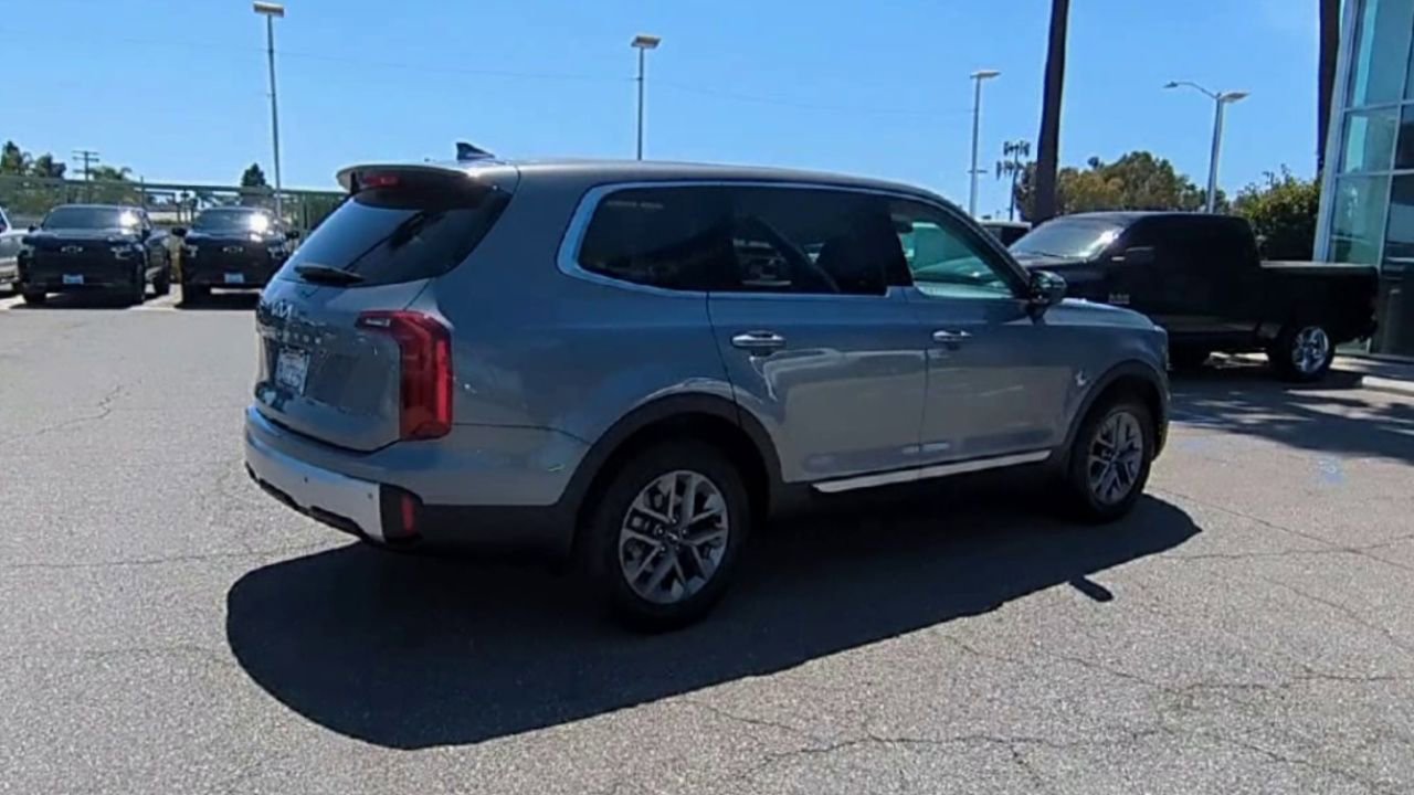 Used 2024 Kia Telluride LX FWD image 8