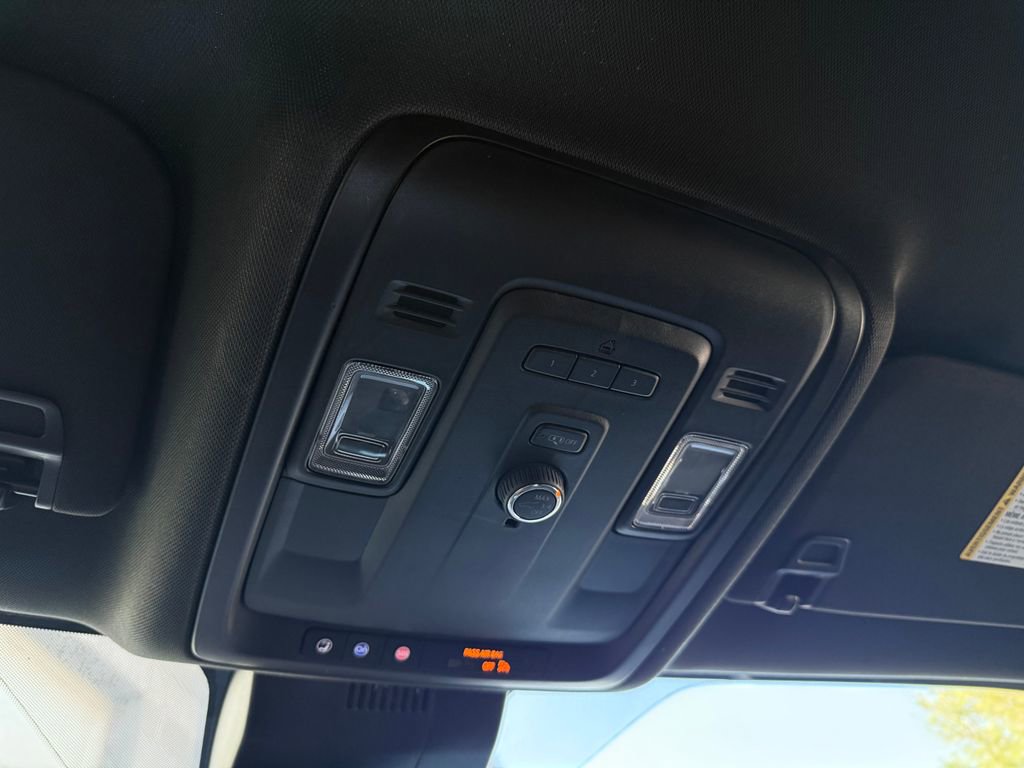 Used 2023 GMC Yukon SLT AWD/4WD image 48
