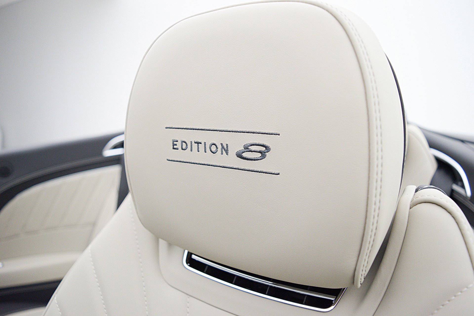 Used 2024 Bentley Continental GT image 33