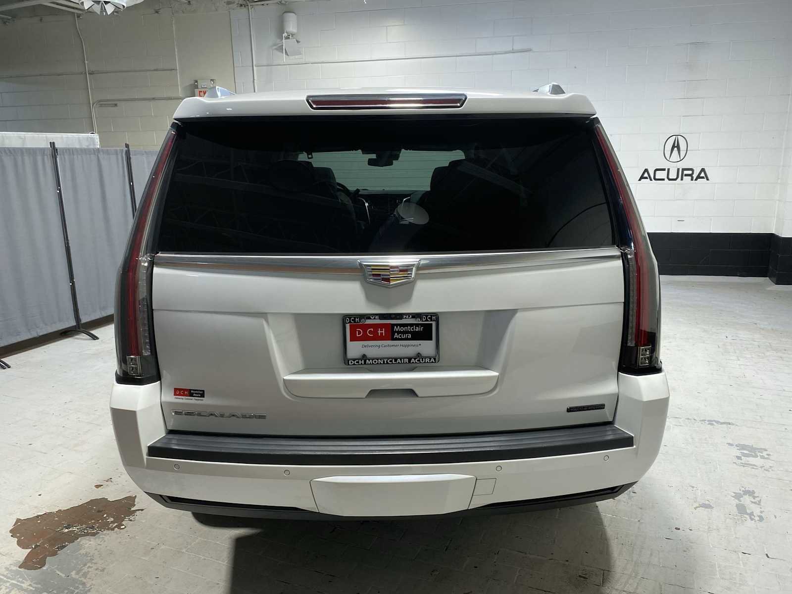 Used 2020 Cadillac Escalade Luxury AWD/4WD image 5