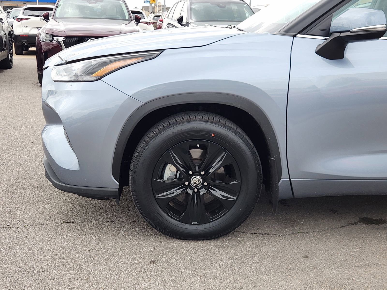 Used 2023 Toyota Highlander XLE FWD image 9