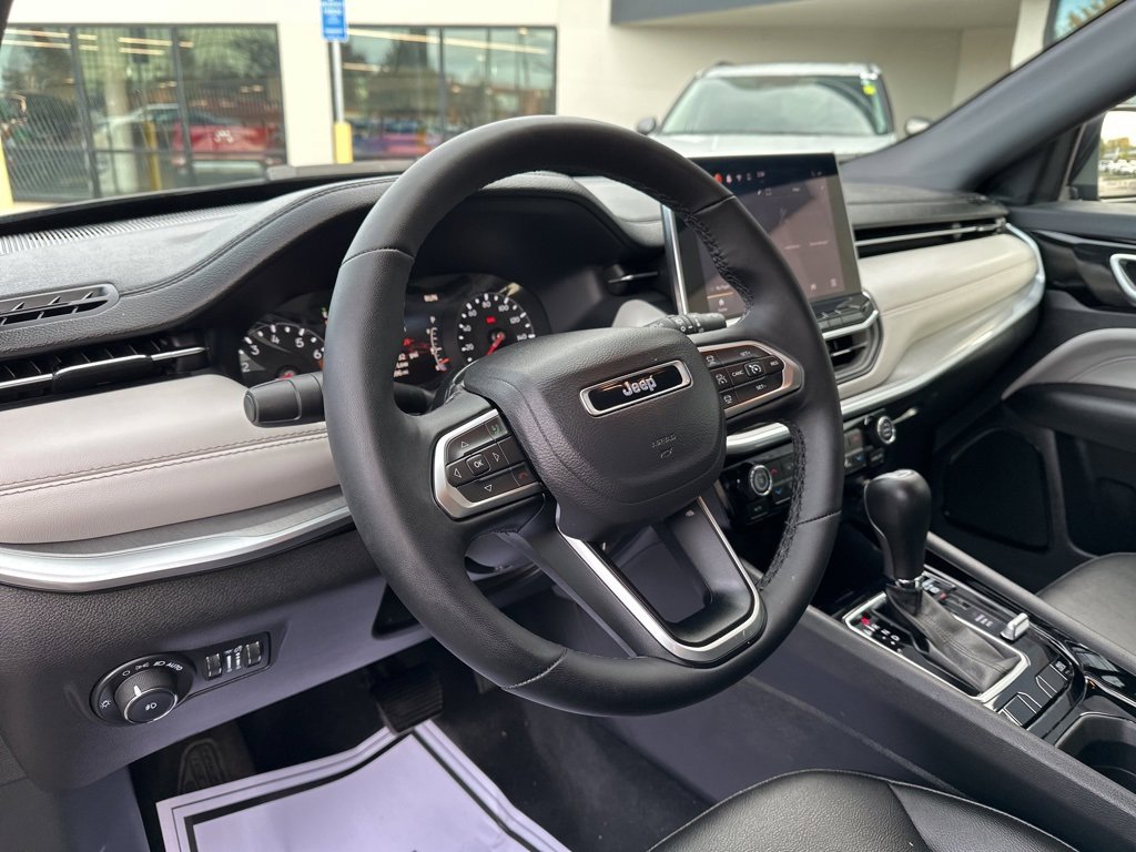 Used 2024 Jeep Compass Limited image 29