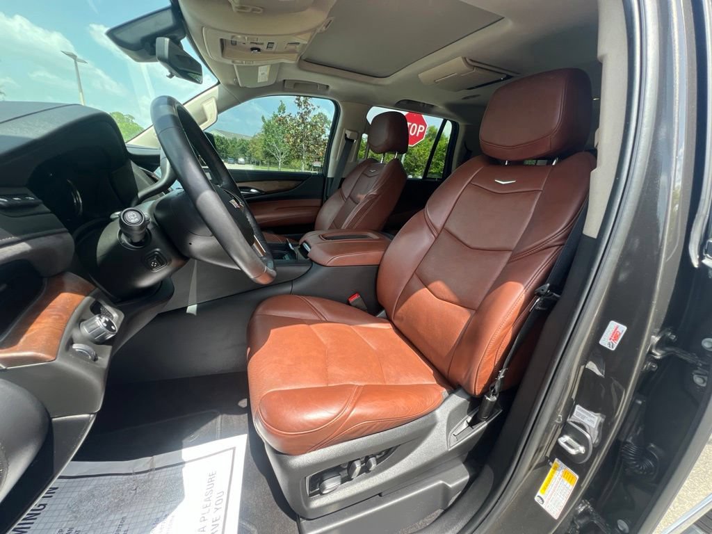 Used 2020 Cadillac Escalade Premium Luxury w/ LPO, Radiant Package RWD image 35