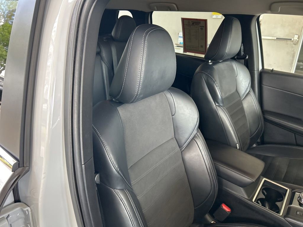 Used 2024 Mitsubishi Outlander AWD image 22