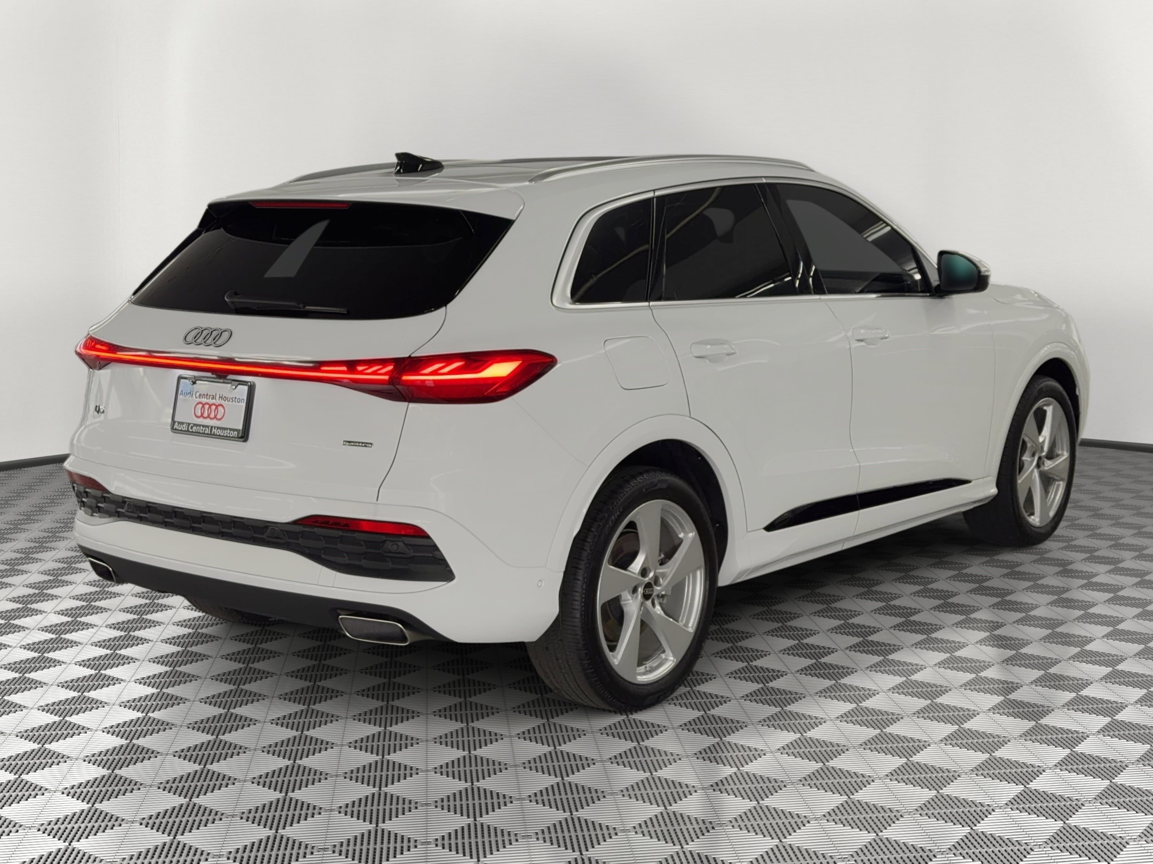 New 2025 Audi Q5 Prestige image 9