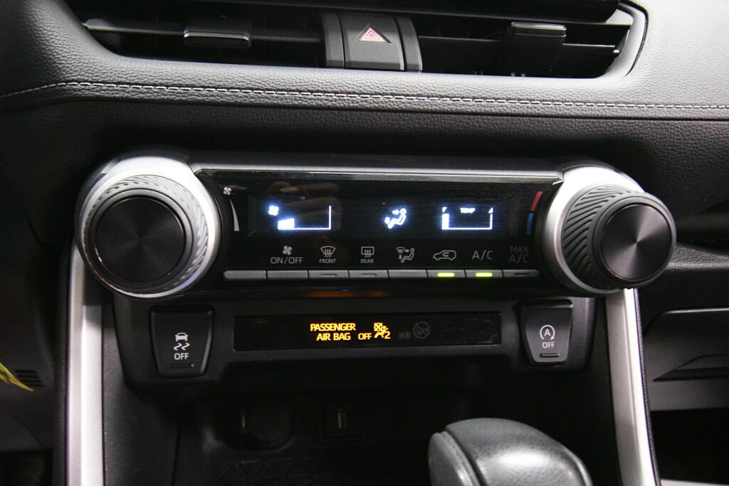 Used 2021 Toyota RAV4 LE w/ Carpet Mat Package (TMS) AWD/4WD image 15