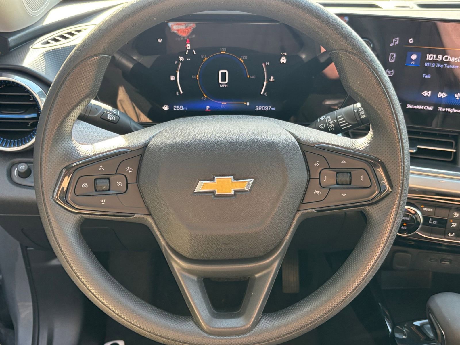 Used 2025 Chevrolet Trax LT FWD image 27