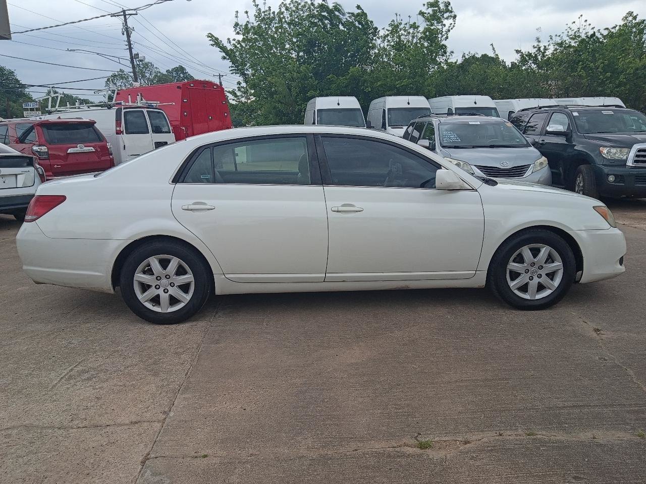 Used 2008 Toyota Avalon XLS FWD image 4