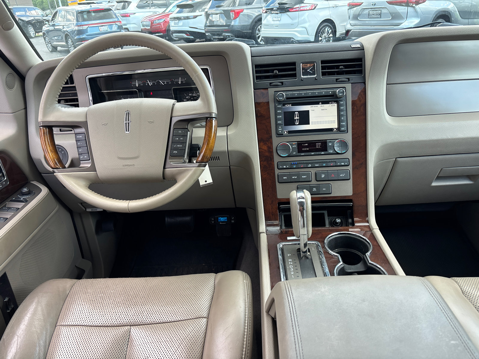 Used 2014 Lincoln Navigator L 4WD image 27