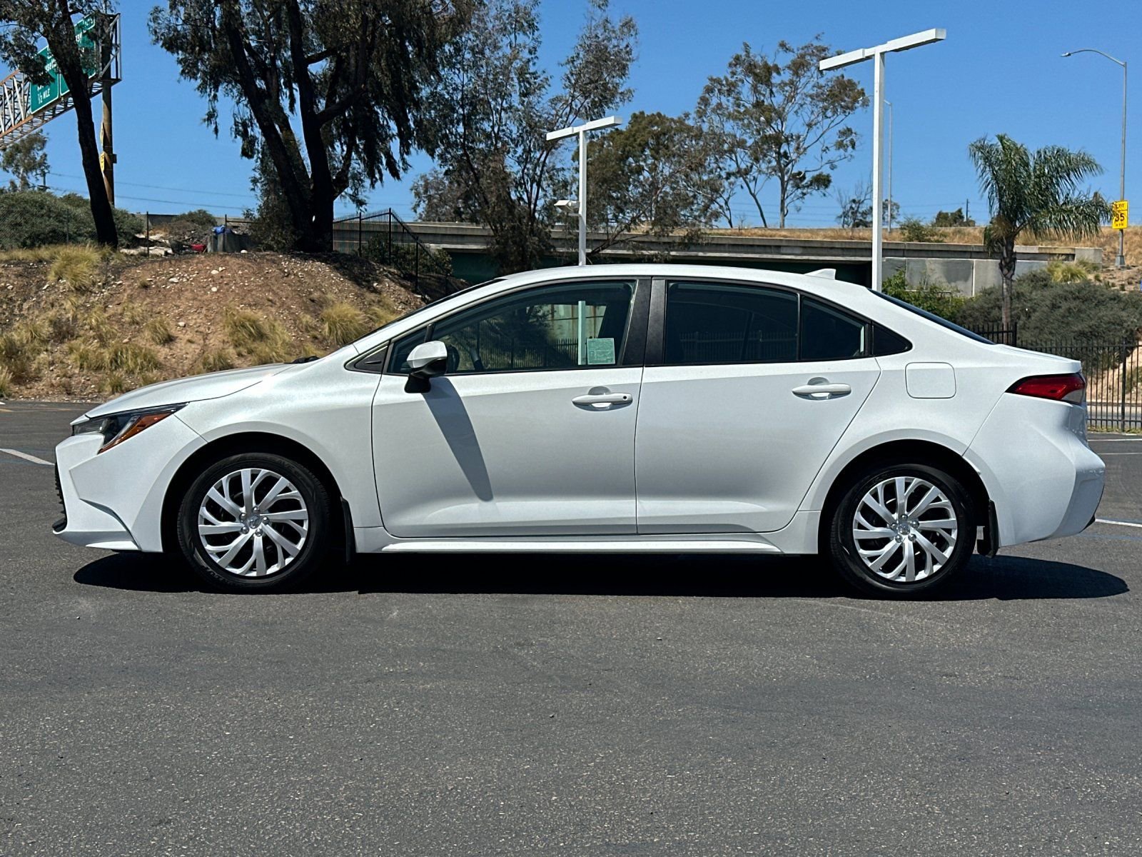 Used 2025 Toyota Corolla LE FWD image 2