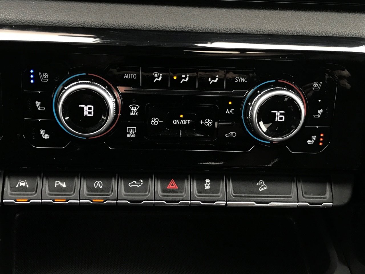 Used 2024 GMC Sierra 1500 AT4 w/ AT4 Premium Package AWD/4WD image 26