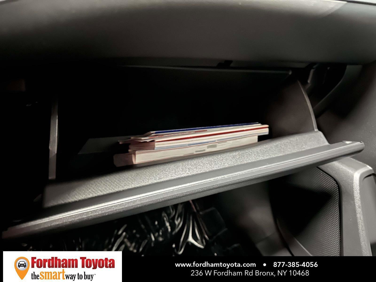 Used 2022 Toyota Highlander XLE AWD/4WD image 30