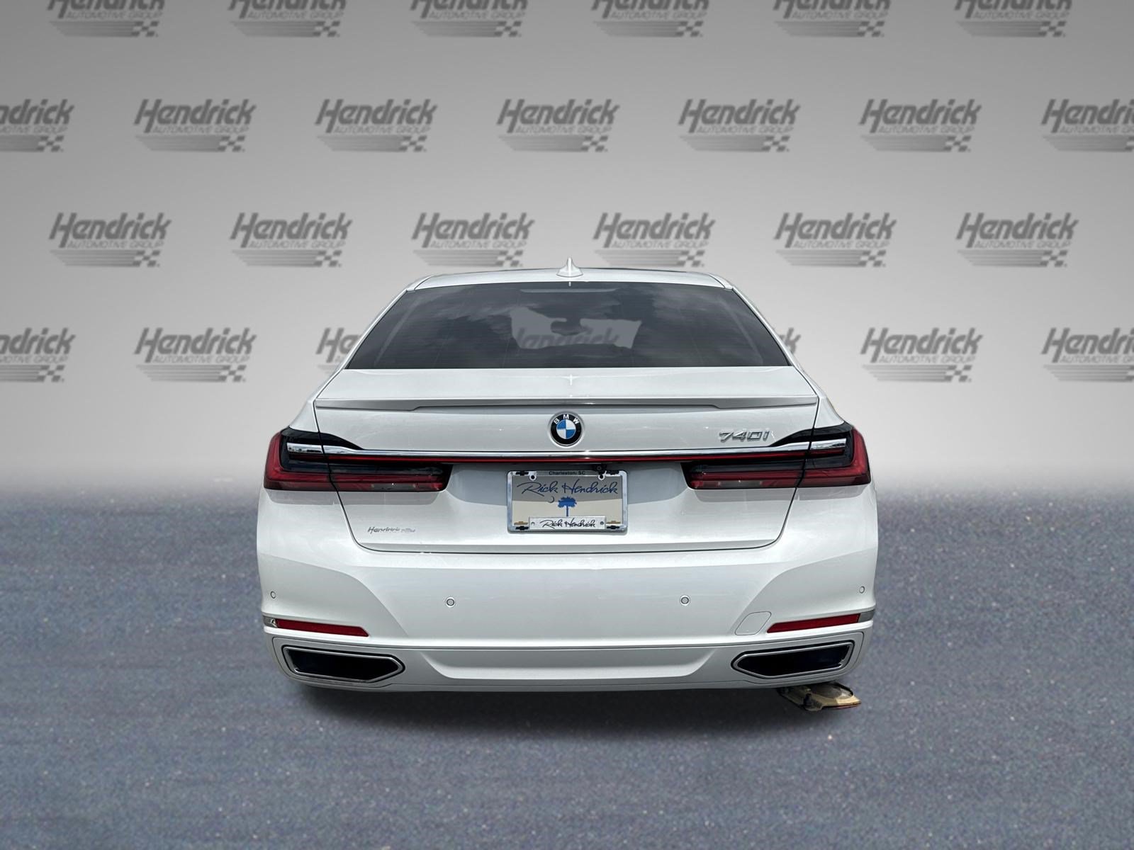 Used 2021 BMW 740i w/ Premium Package RWD image 9