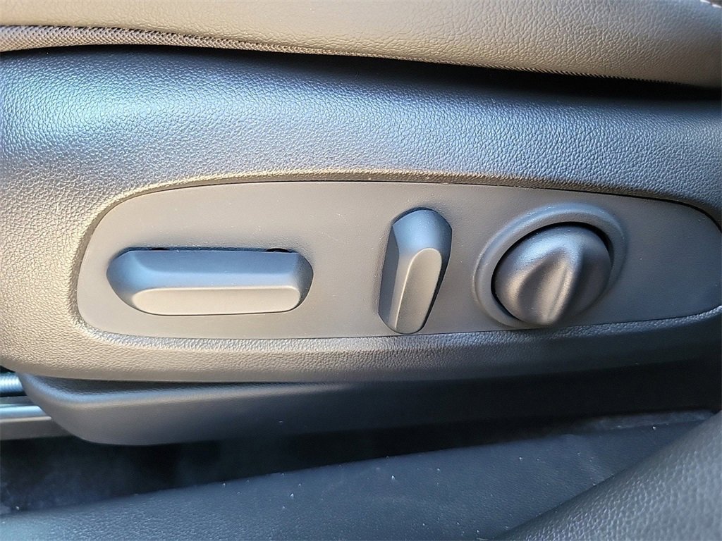 Used 2023 Buick Encore GX Select image 16