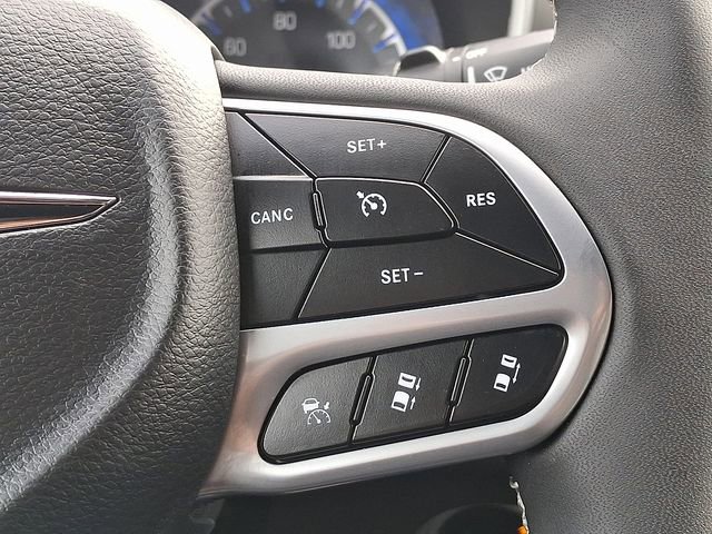 Used 2025 Chrysler Pacifica Select image 22