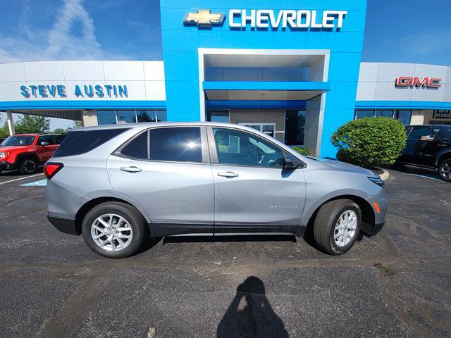Used 2024 Chevrolet Equinox LS w/ LS Convenience Package FWD image 4