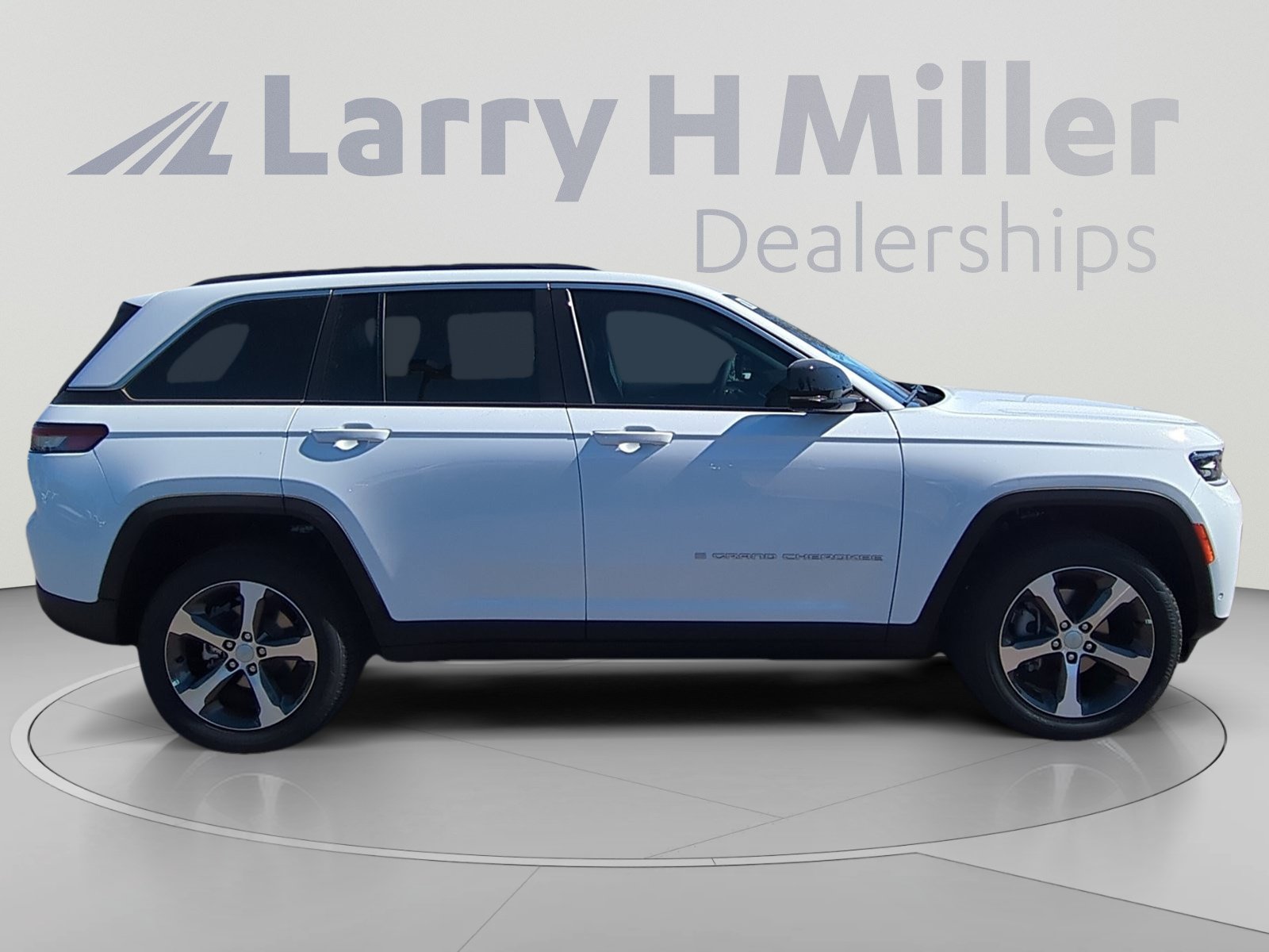 New 2026 Jeep Grand Cherokee Limited w/ Luxury Tech Group II AWD/4WD image 6