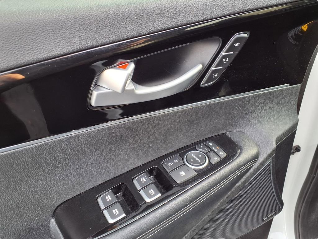 Used 2016 Kia Sorento SX image 19