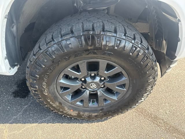 Used 2023 Toyota Tacoma SR5 w/ Technology Package AWD/4WD image 14
