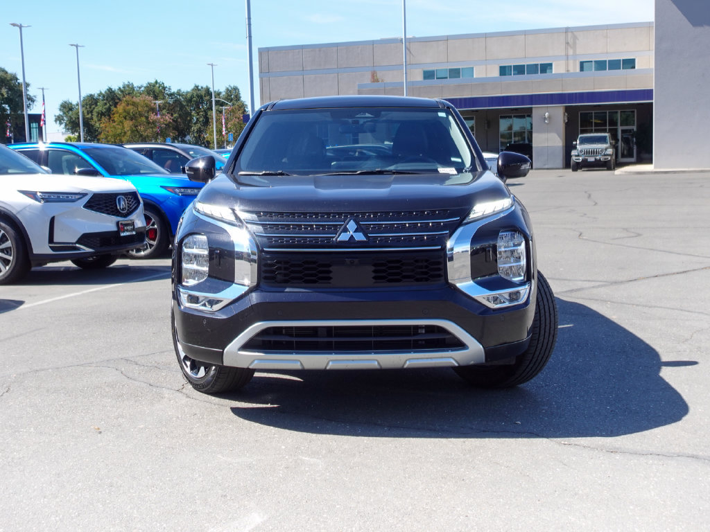 Used 2024 Mitsubishi Outlander SE AWD/4WD image 2