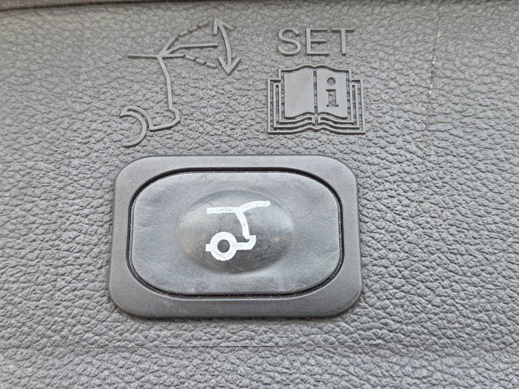 Used 2018 Ford Escape SEL w/ Ford Safe & Smart Package FWD image 29