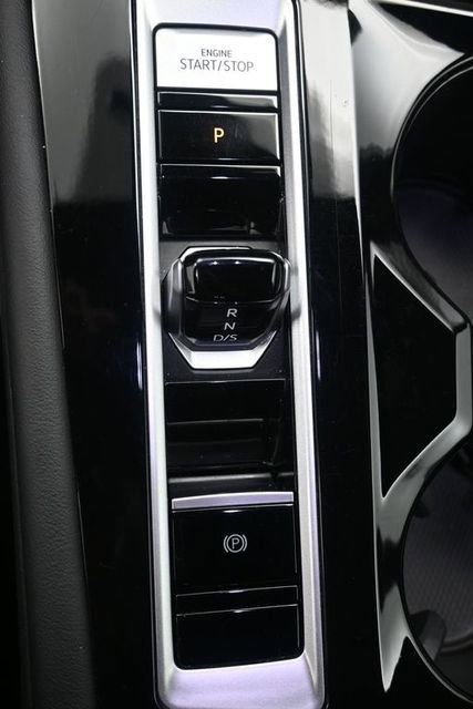 Used 2025 Volkswagen Atlas Cross Sport SE image 13