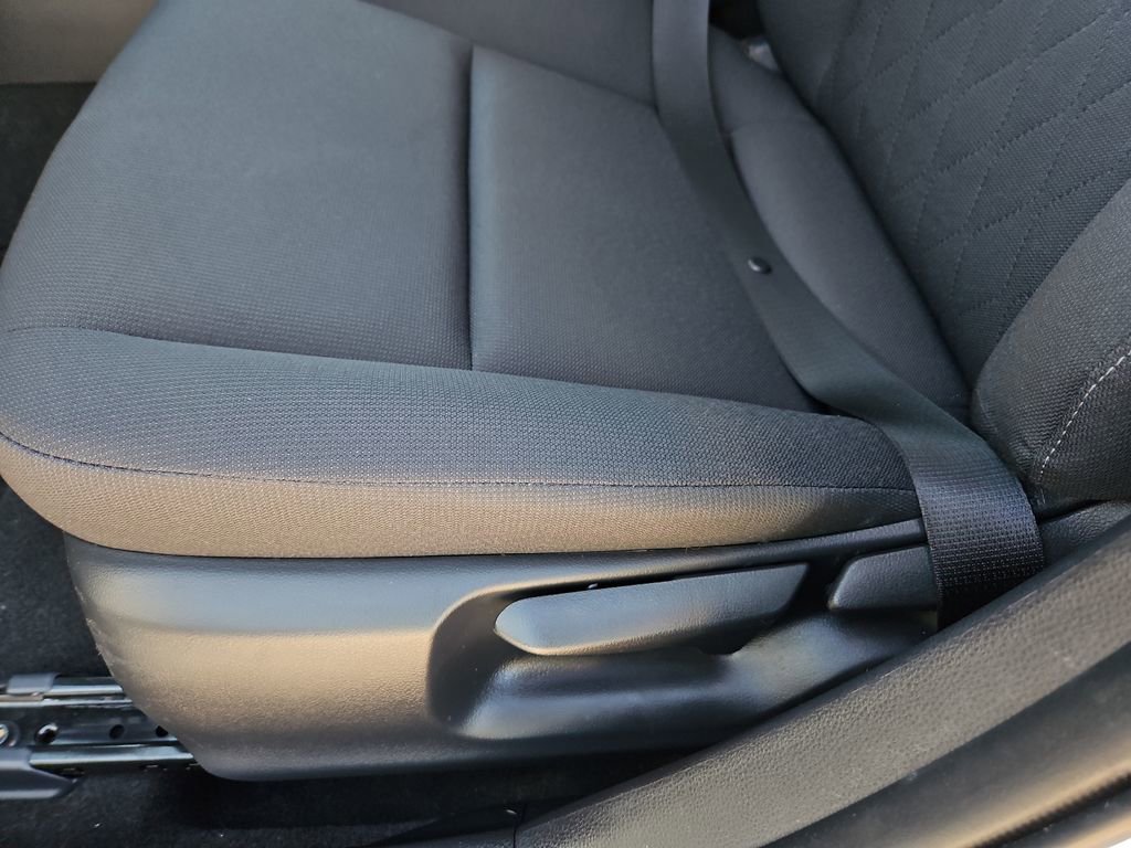 Used 2025 Toyota Corolla LE image 20