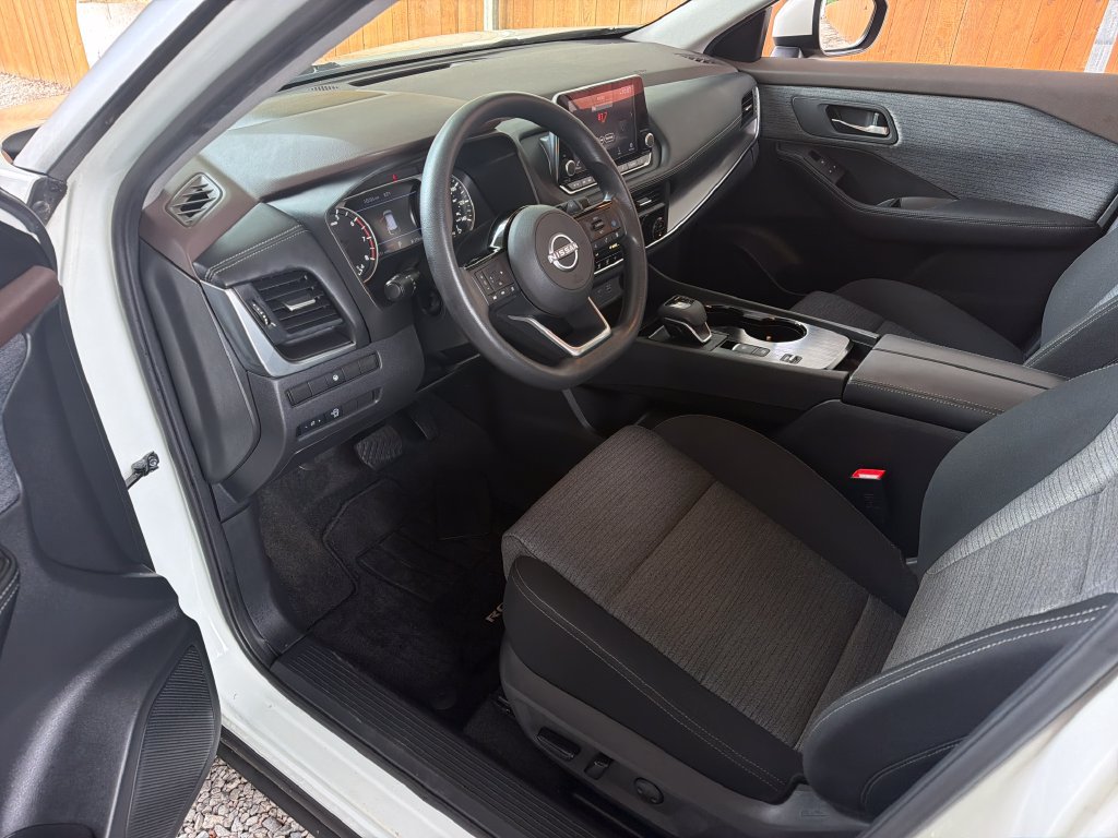 Used 2023 Nissan Rogue SV FWD image 2