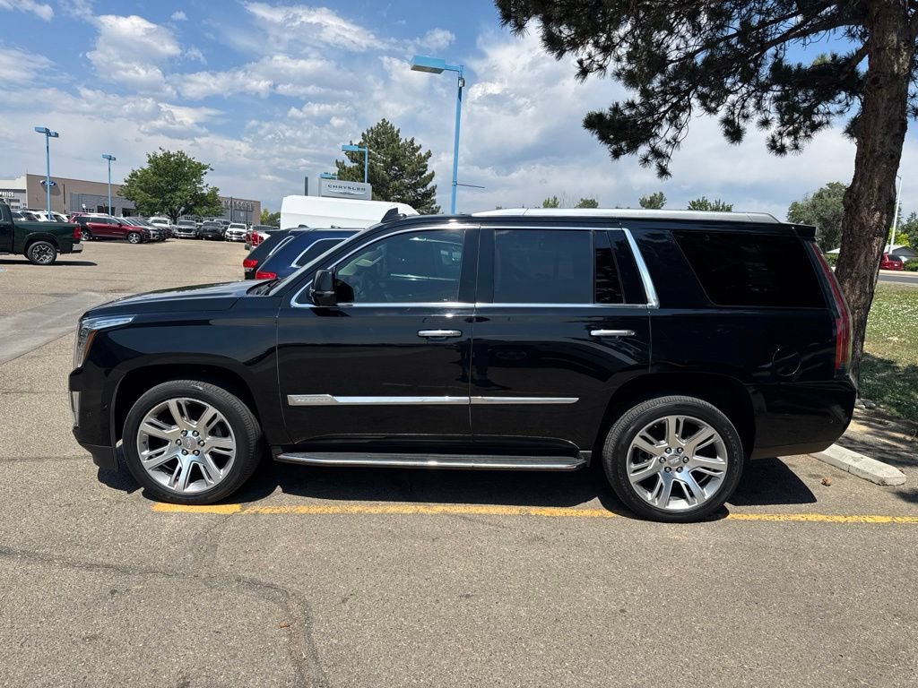 Used 2017 Cadillac Escalade Luxury AWD/4WD image 2