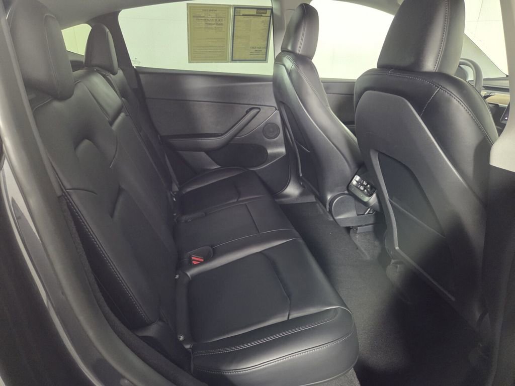 Used 2024 Tesla Model Y Performance image 28
