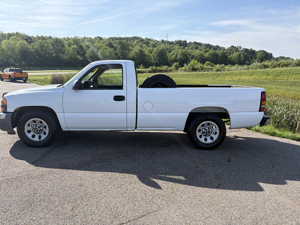 Used 2007 GMC Sierra 1500 W/T RWD image 2