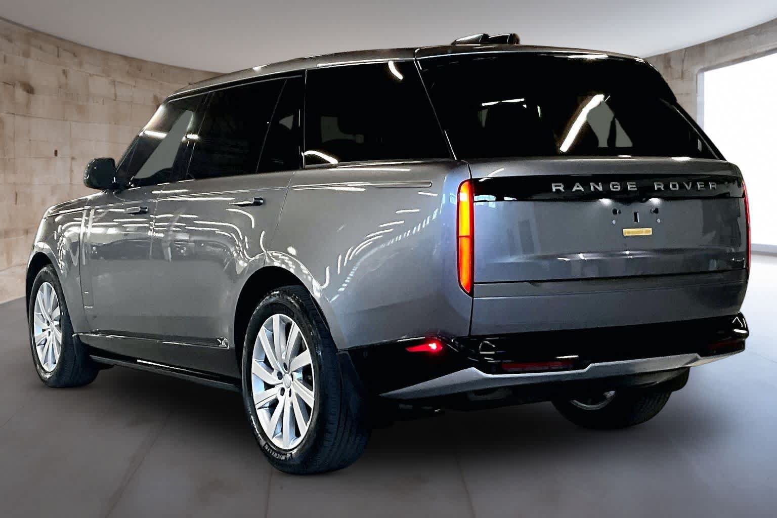 Used 2024 Land Rover Range Rover Long Wheelbase SE AWD/4WD image 4