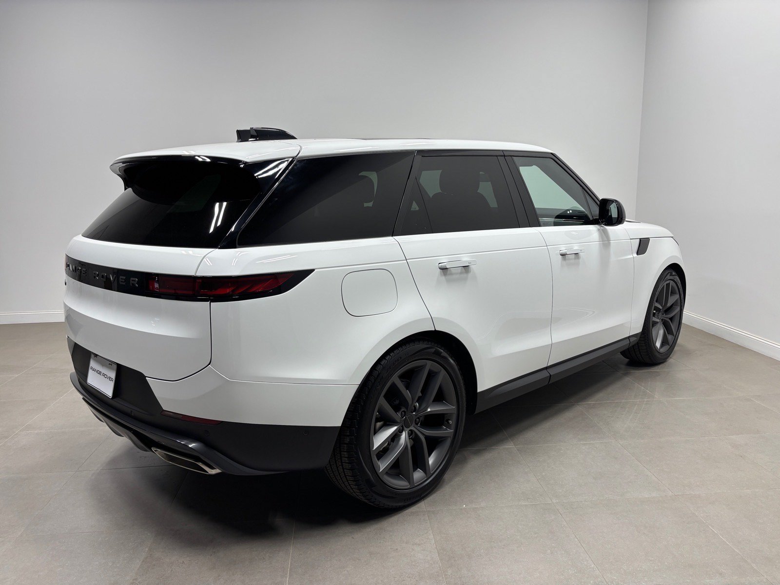 Used 2026 Land Rover Range Rover Sport SE AWD/4WD image 6