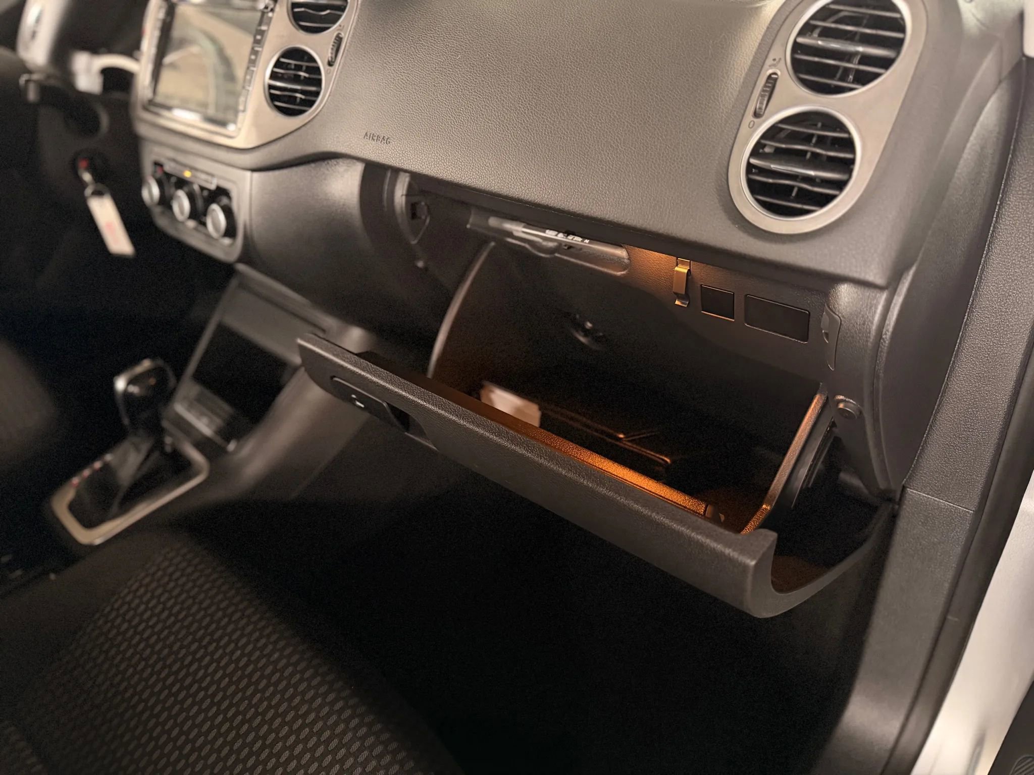 Used 2011 Volkswagen Tiguan S image 45