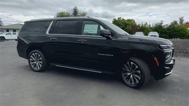 Used 2025 Chevrolet Suburban High Country w/ Sun And Tow Package image 3