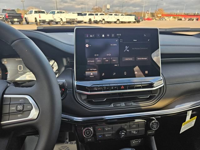 New 2026 Jeep Compass Latitude image 17