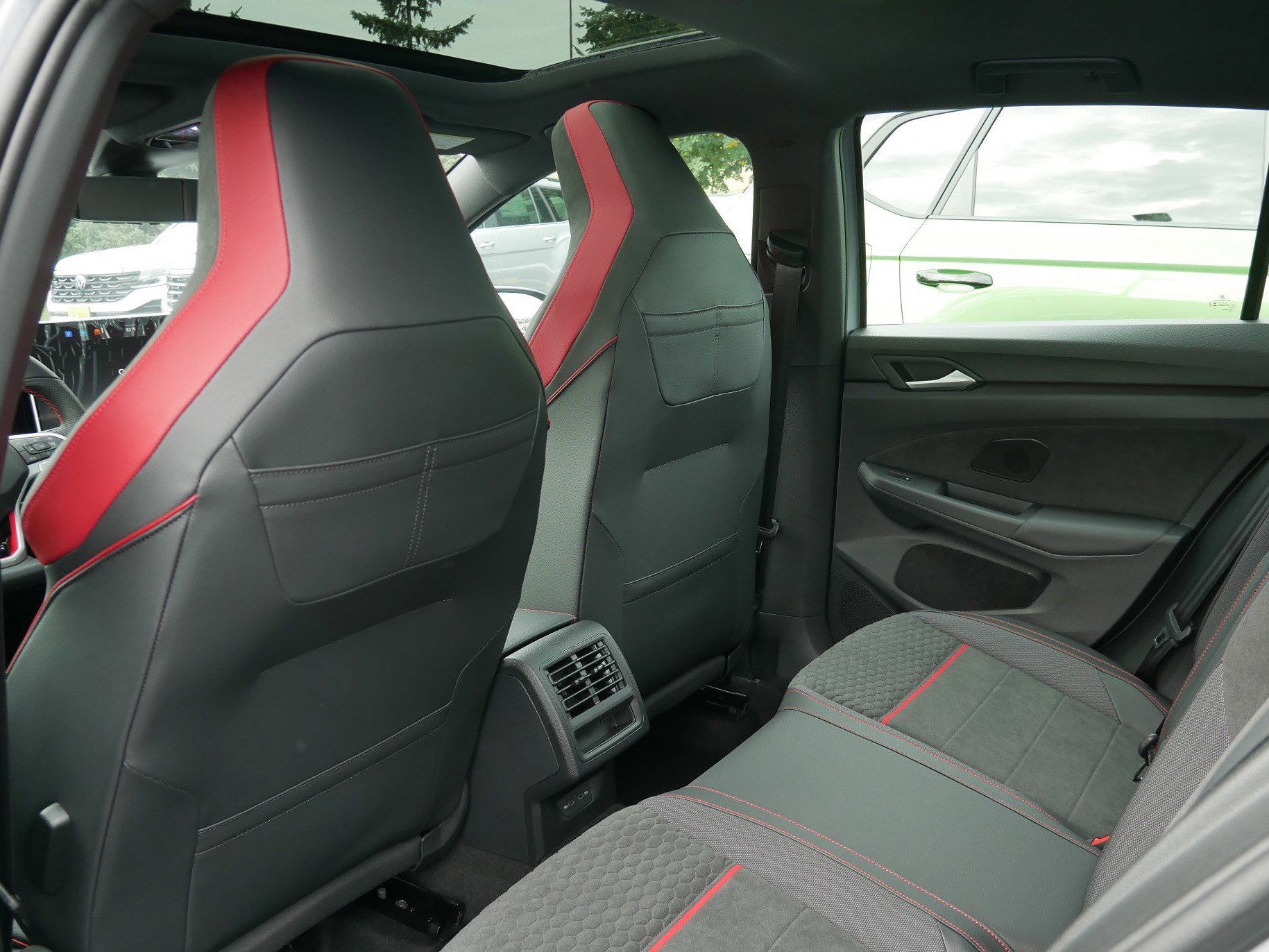 New 2025 Volkswagen GTI SE FWD image 10