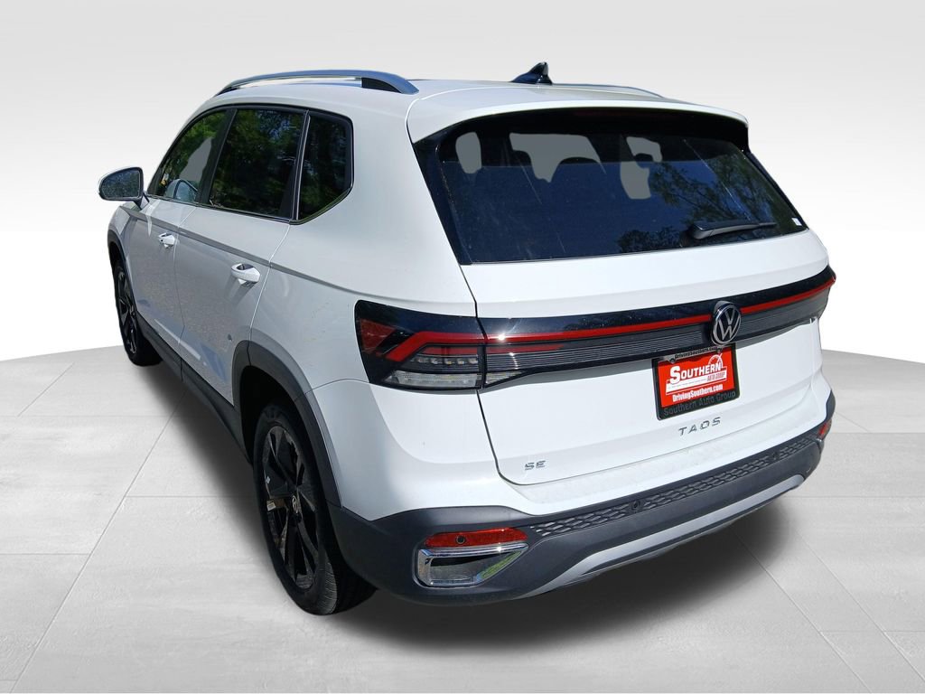 New 2026 Volkswagen Taos SE FWD image 3