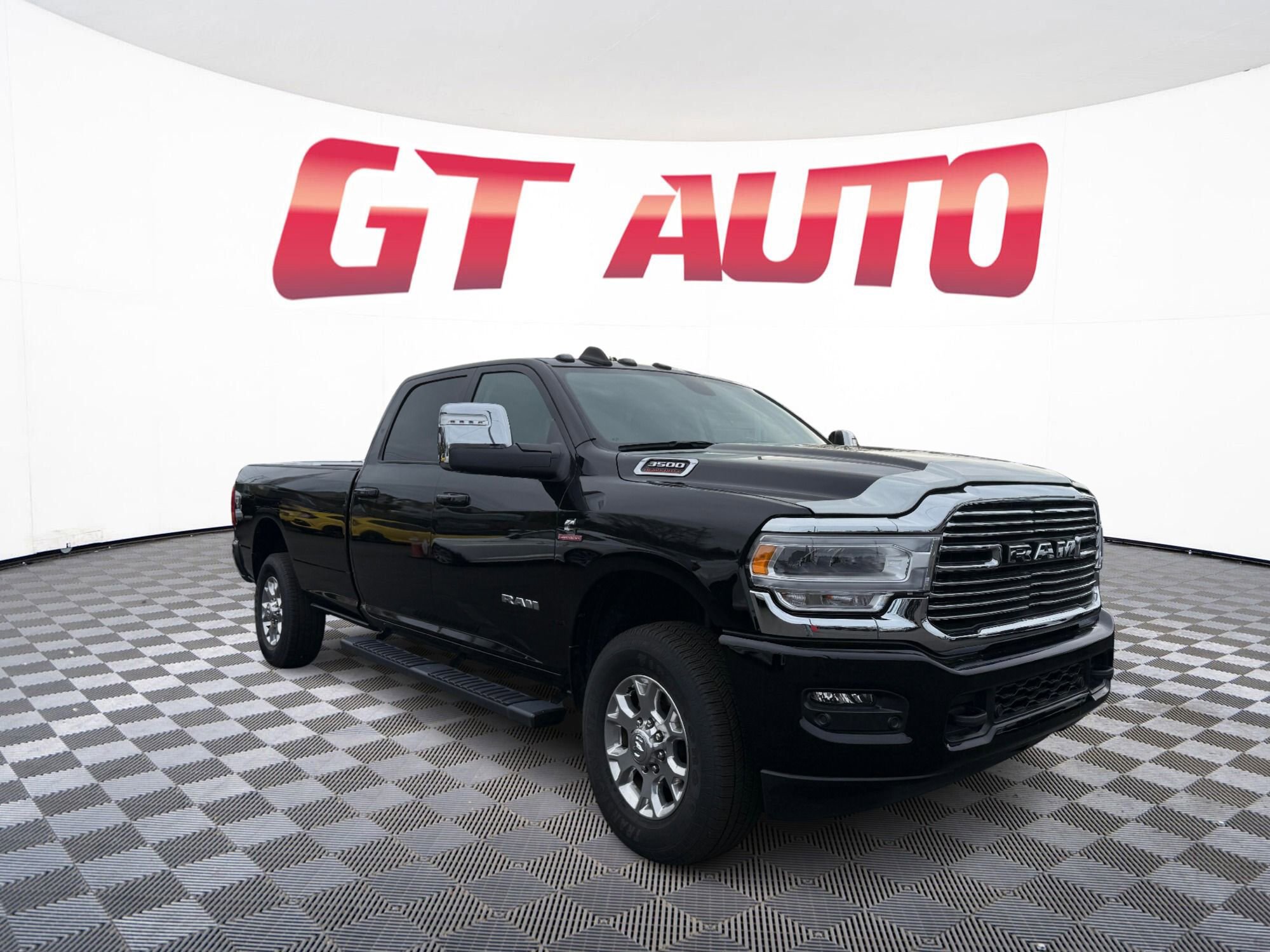 Used 2024 RAM 3500 Laramie AWD/4WD image 1