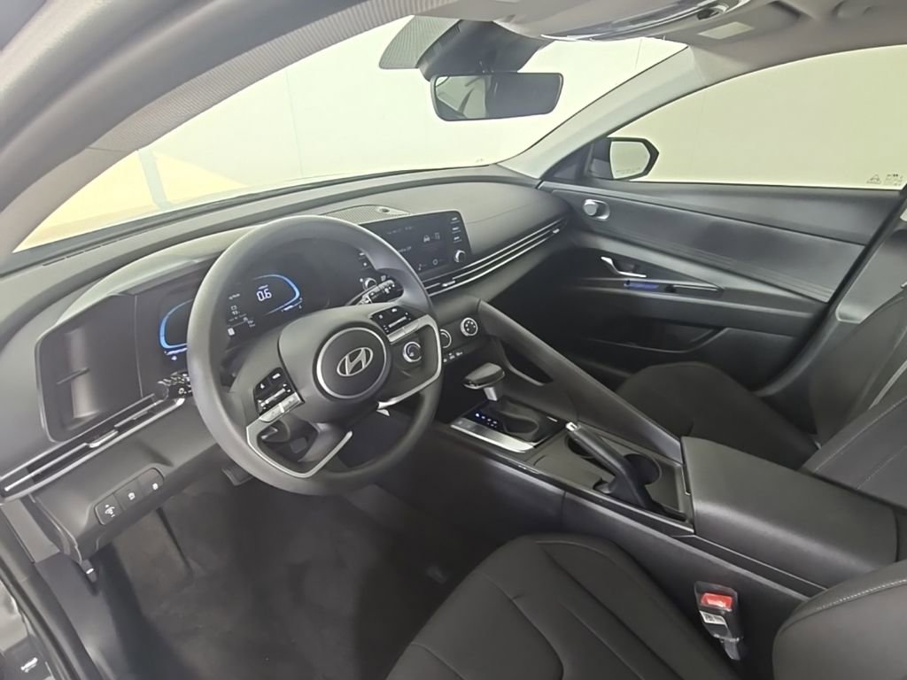 New 2026 Hyundai Elantra SE FWD image 12
